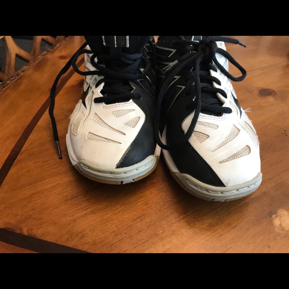Mizuno Volleyball shoe size 8